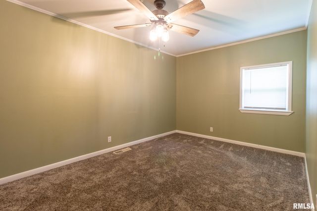 405 S STATE Street, East Galesburg, IL 61430