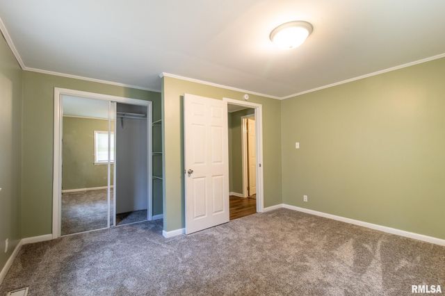 405 S STATE Street, East Galesburg, IL 61430