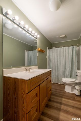 405 S STATE Street, East Galesburg, IL 61430