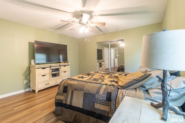 405 S STATE Street, East Galesburg, IL 61430