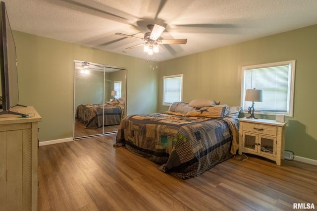 405 S STATE Street, East Galesburg, IL 61430