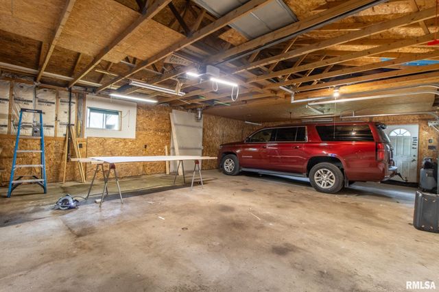 405 S STATE Street, East Galesburg, IL 61430