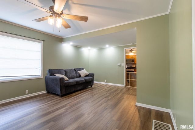 405 S STATE Street, East Galesburg, IL 61430