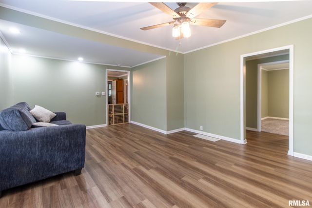 405 S STATE Street, East Galesburg, IL 61430