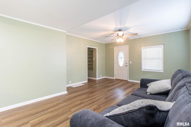 405 S STATE Street, East Galesburg, IL 61430