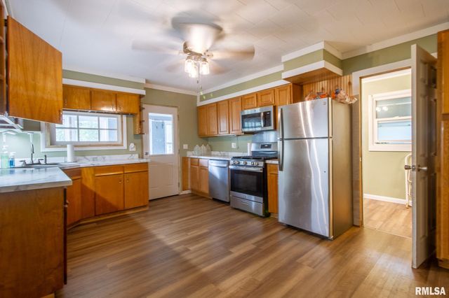 405 S STATE Street, East Galesburg, IL 61430