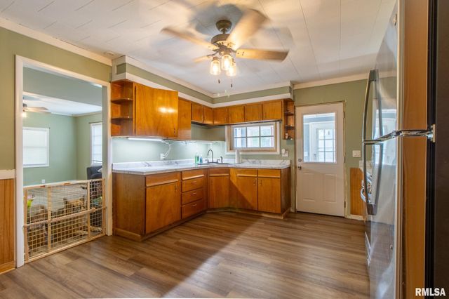 405 S STATE Street, East Galesburg, IL 61430