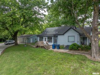 405 S STATE Street, East Galesburg, IL 61430