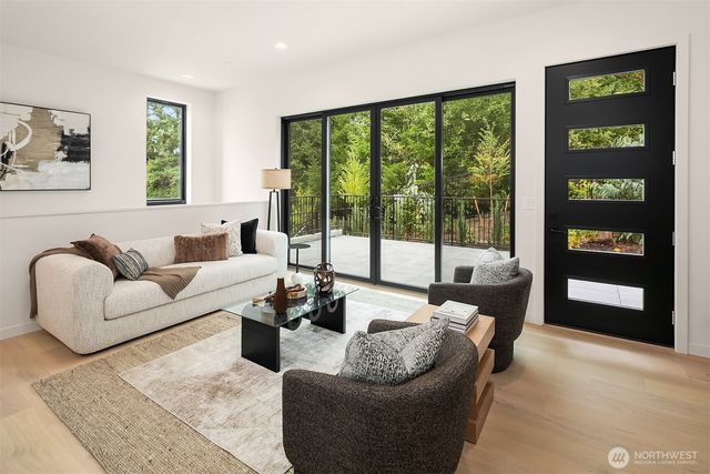 286 118th Avenue SE, Bellevue, WA 98005