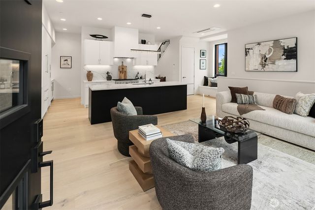 286 118th Avenue SE, Bellevue, WA 98005