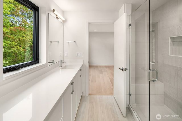 286 118th Avenue SE, Bellevue, WA 98005