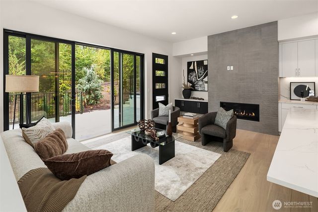 286 118th Avenue SE, Bellevue, WA 98005