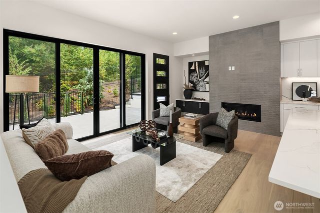 286 118th Avenue SE, Bellevue, WA 98005