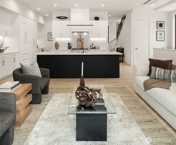 286 118th Avenue SE, Bellevue, WA 98005