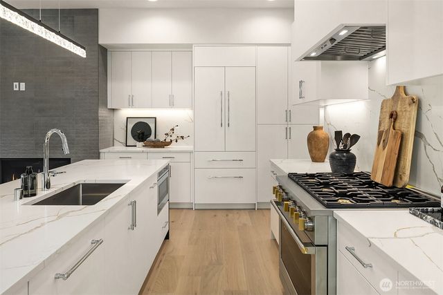 286 118th Avenue SE, Bellevue, WA 98005