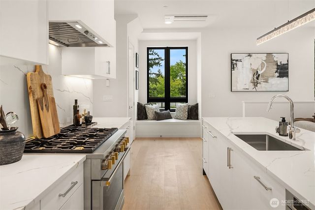 286 118th Avenue SE, Bellevue, WA 98005