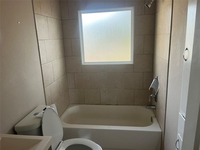 719 North Avenue, Whitesboro, TX 76273