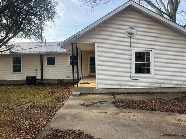 719 North Avenue, Whitesboro, TX 76273