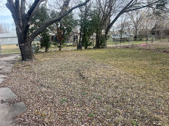 719 North Avenue, Whitesboro, TX 76273