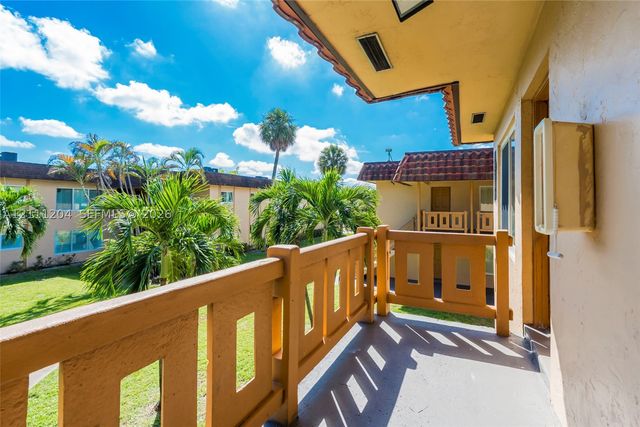 2440 NW 39th Way 202, Lauderdale Lakes, FL 33311