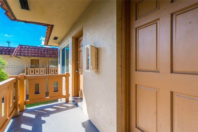 2440 NW 39th Way 202, Lauderdale Lakes, FL 33311