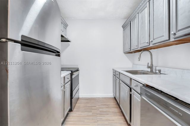 2440 NW 39th Way 202, Lauderdale Lakes, FL 33311