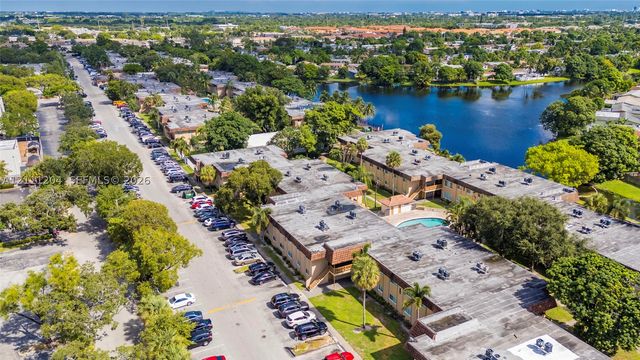 2440 NW 39th Way 202, Lauderdale Lakes, FL 33311