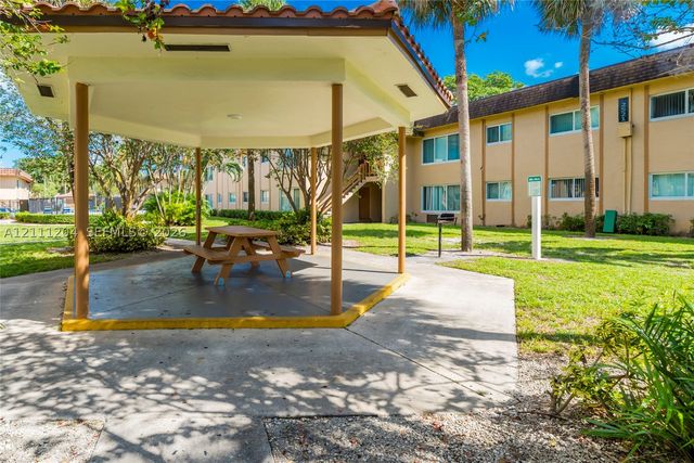 2440 NW 39th Way 202, Lauderdale Lakes, FL 33311