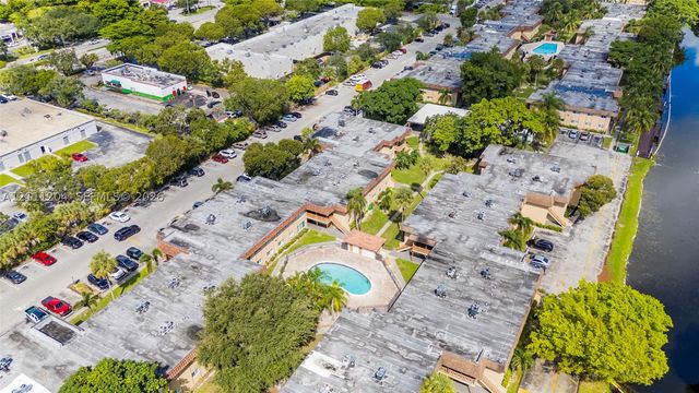 2440 NW 39th Way 202, Lauderdale Lakes, FL 33311