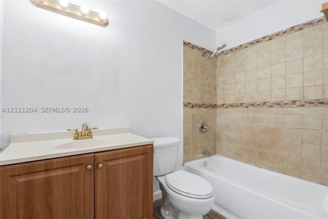 2440 NW 39th Way 202, Lauderdale Lakes, FL 33311
