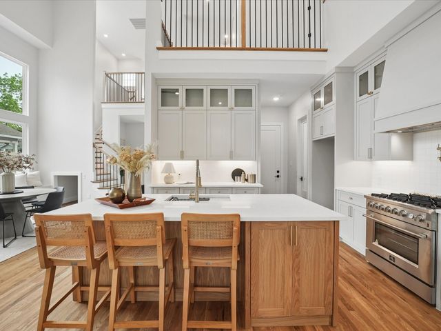 2610 Emmett Street, Dallas, TX 75211