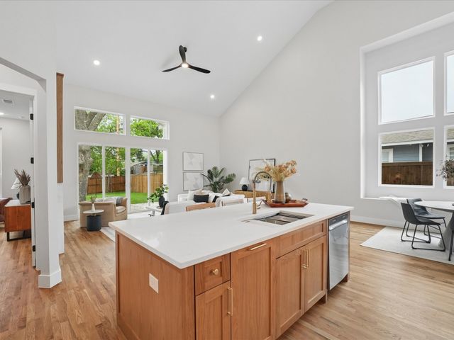 2610 Emmett Street, Dallas, TX 75211