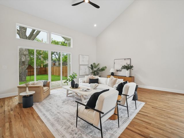 2610 Emmett Street, Dallas, TX 75211