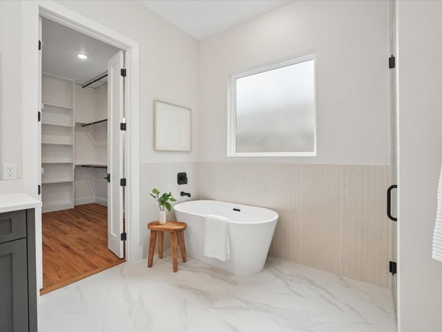 2610 Emmett Street, Dallas, TX 75211