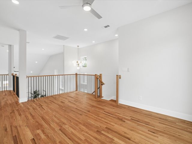 2610 Emmett Street, Dallas, TX 75211