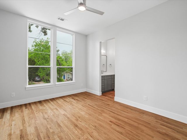 2610 Emmett Street, Dallas, TX 75211