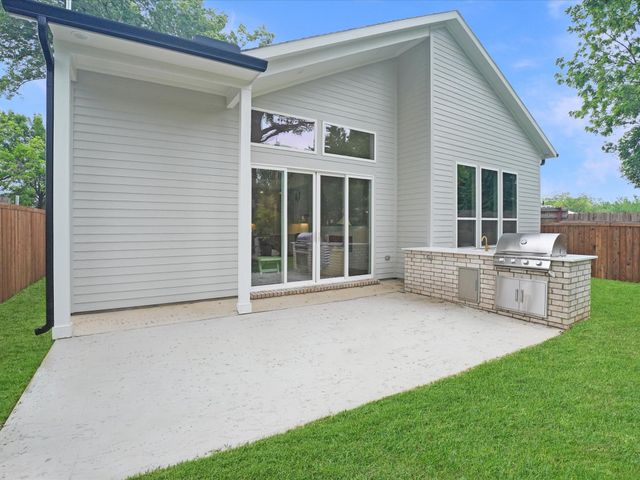 2610 Emmett Street, Dallas, TX 75211