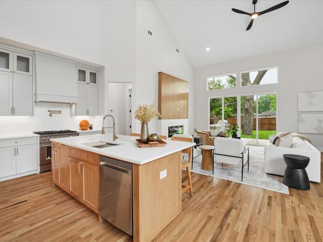 2610 Emmett Street, Dallas, TX 75211