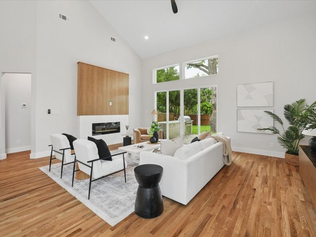 2610 Emmett Street, Dallas, TX 75211