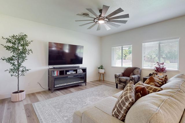 521 Daniel Dr, Yuba City, CA 95993