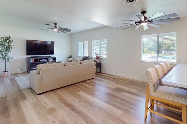 521 Daniel Dr, Yuba City, CA 95993