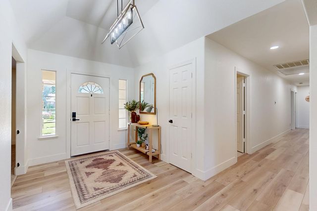 521 Daniel Dr, Yuba City, CA 95993