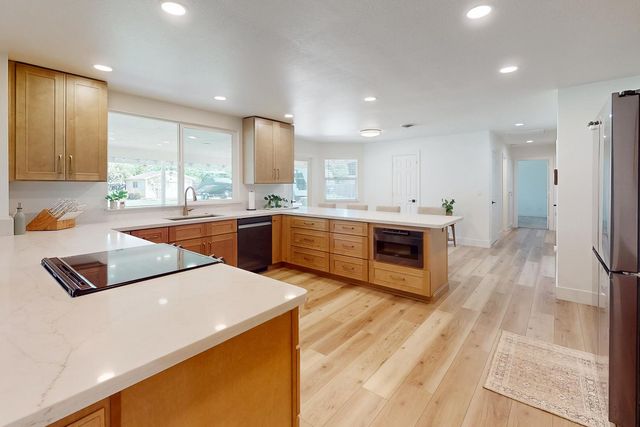 521 Daniel Dr, Yuba City, CA 95993