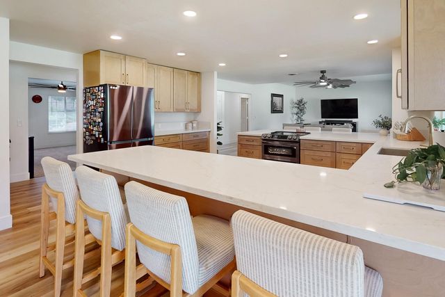 521 Daniel Dr, Yuba City, CA 95993