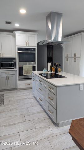 7620 DUCLAY FOREST Drive W, Jacksonville, FL 32244