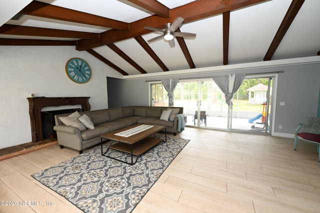 7620 DUCLAY FOREST Drive W, Jacksonville, FL 32244