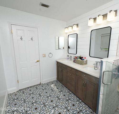 7620 DUCLAY FOREST Drive W, Jacksonville, FL 32244