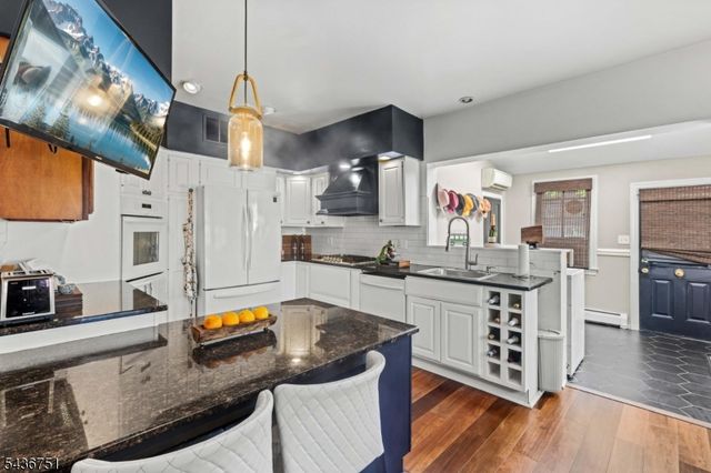 126 E Union St, Burlington City, NJ 08016
