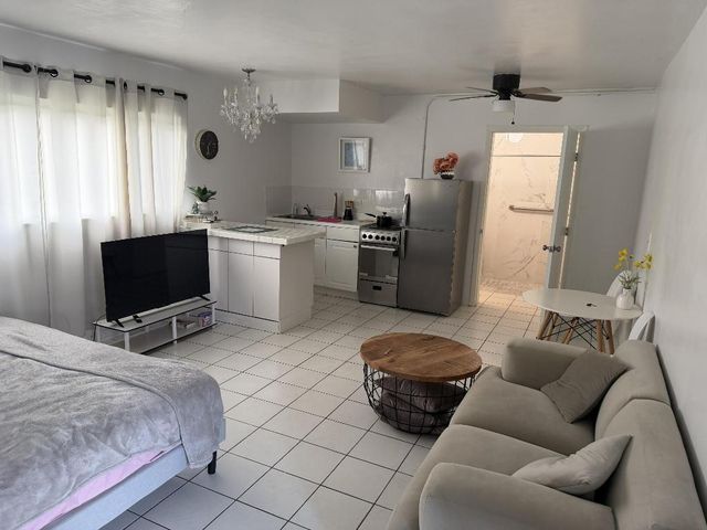 811 SE 16th Street, Fort Lauderdale, FL 33316