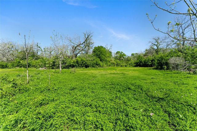 0 Fm 1161, Hungerford, TX 77448